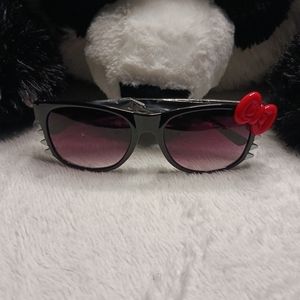 Woman's Hello Kitty Style Sunglasses